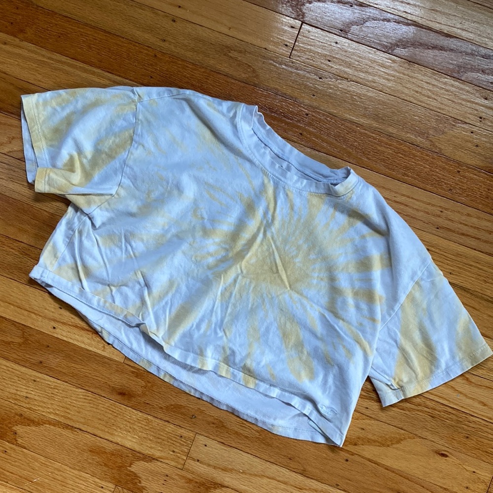 Hollister yellow tie dye cropped short sleeve